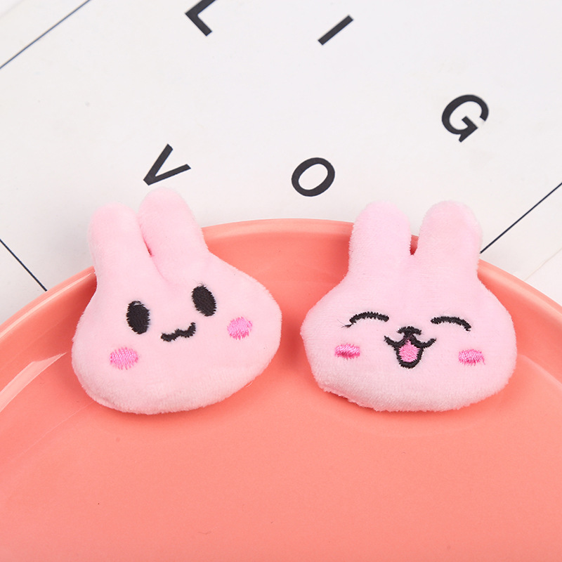 厂家直供超Q毛绒兔子公仔头胸针儿童小挂件玩偶别针配饰魔术贴