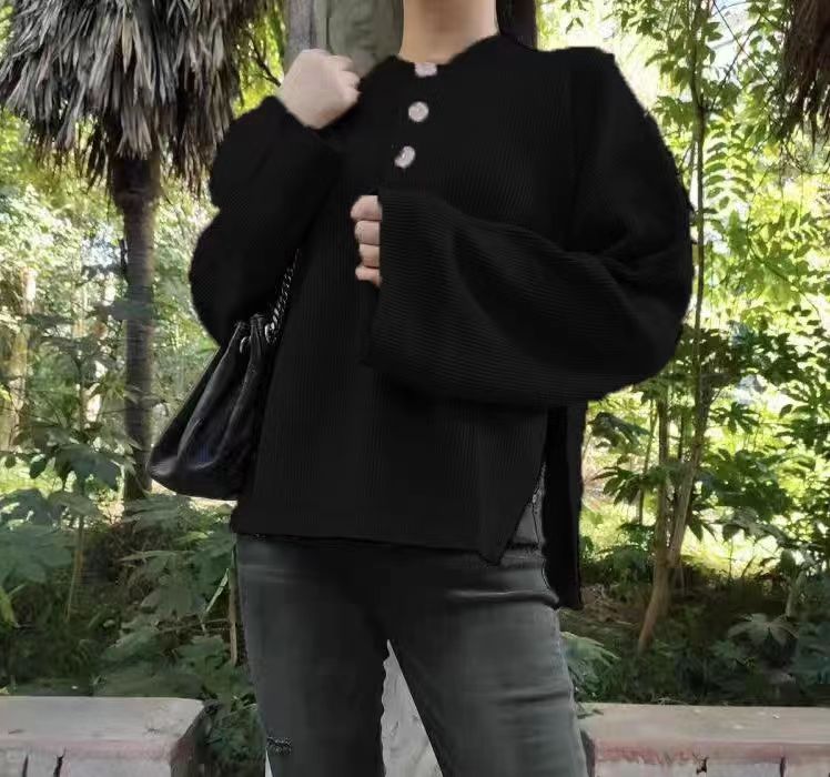Women's all-in-one solid color three-button long sleeve loose side slit knit sweater_voghion.com