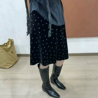 气质时尚显瘦波点丝绒五分裙秋冬新款女装名媛优雅垂感直筒半身裙