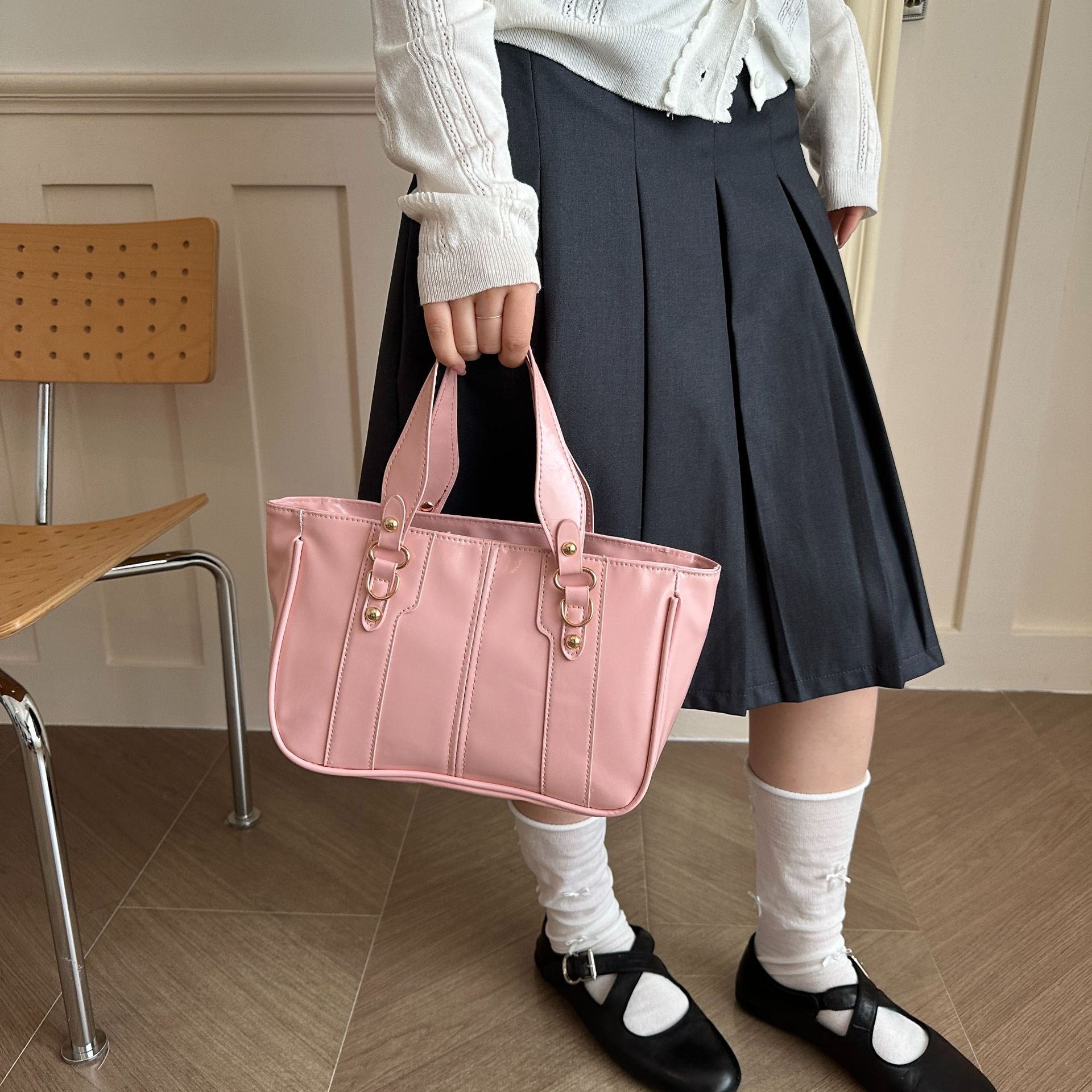 Korean-style niche large-capacity simple shoulder bag, 2026 spring new model, high-appearance commuter tote bag, underarm bag