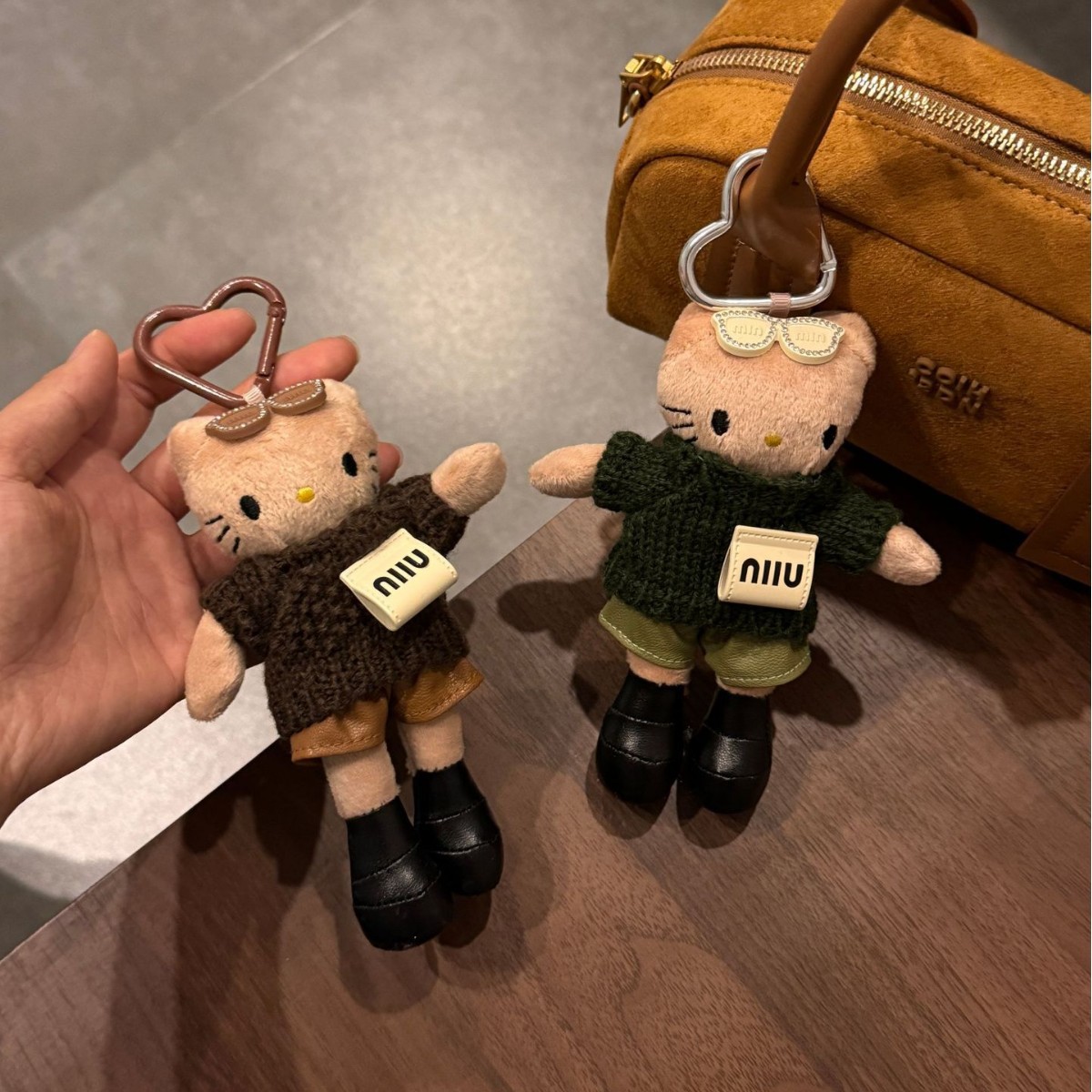 miu系辣妹新款豹纹黑皮长腿挂件kt猫废土风背包包钥匙扣挂饰玩偶