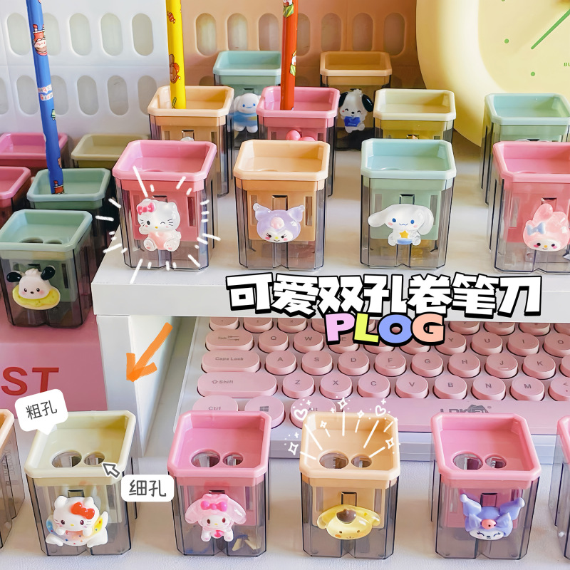漫画の二重穴の学生のかわいい携帯の筆を回転する刀の子供の太い鉛筆は筆を削ります。|undefined