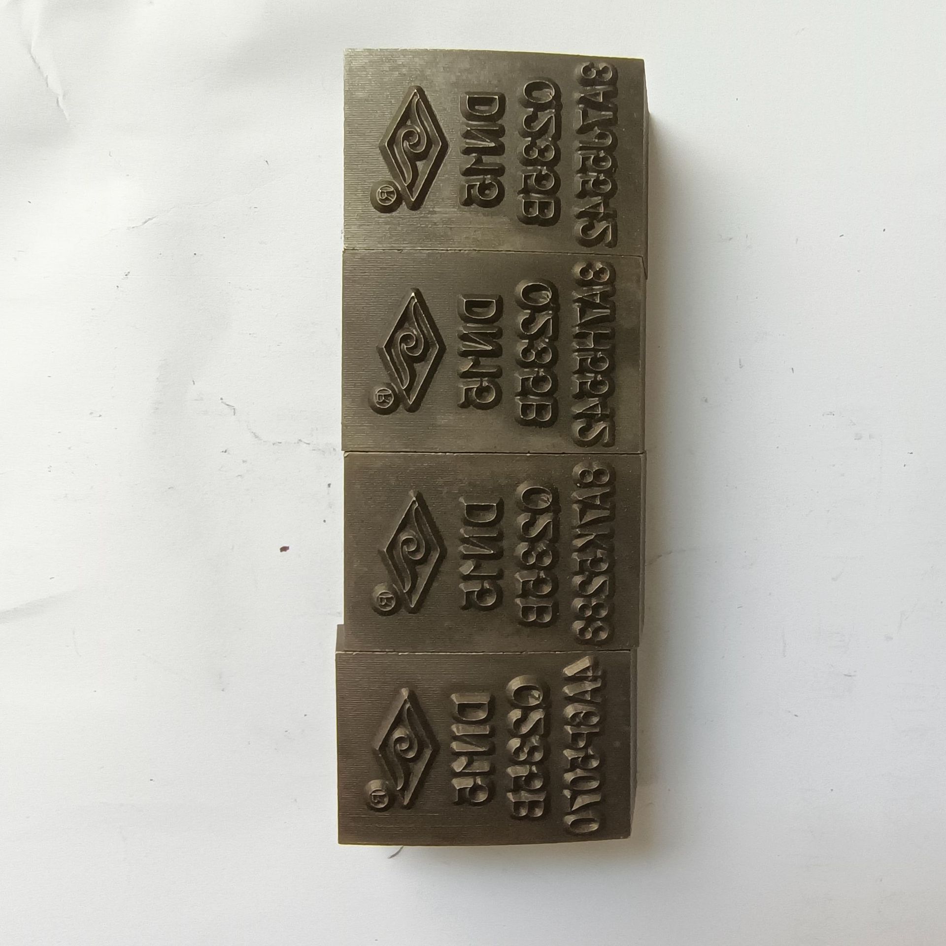 비표준 강철 인쇄 특수 모양의 강철 보석 강철 인쇄 강철 인쇄 강철 인쇄 강철 인쇄 펀치 오목 볼록 금형