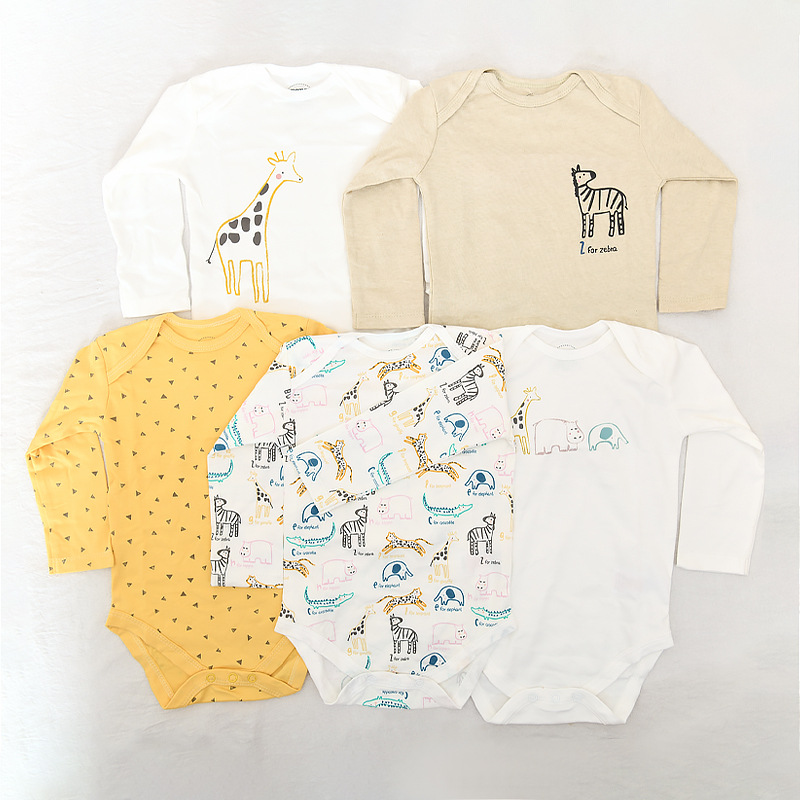 赤ちゃんの夏の服の5つのセットのワンピースの服は赤ちゃんのお尻の服を着ます。