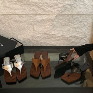 French Niche Design Wedge-Heeled Flip-Flops for Women's Outer Wear 2025 Summer New Silver High-Heeled Sandals