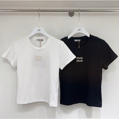 25春夏の新型の経典の基礎の項のアルファベットのスパンコールの刺繍の半袖のtシャツの女性の項
