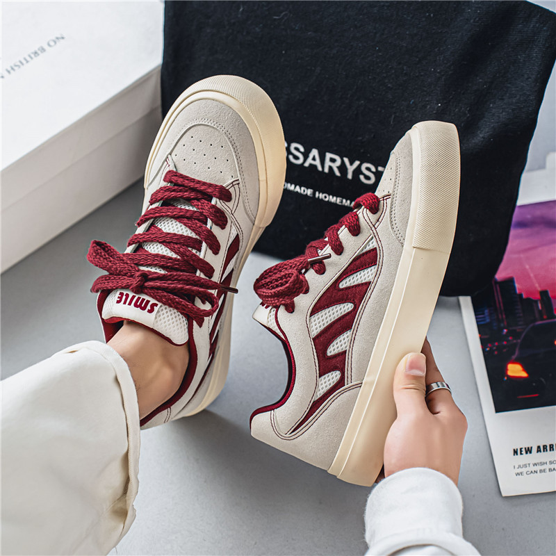 2025 nuevos zapatos blancos de estilo retro, zapatos de todo fósforo, zapatos casuales de tiro callejero de estilo ins para hombres, zapatos de estudiante de moda, zapatos de hombre