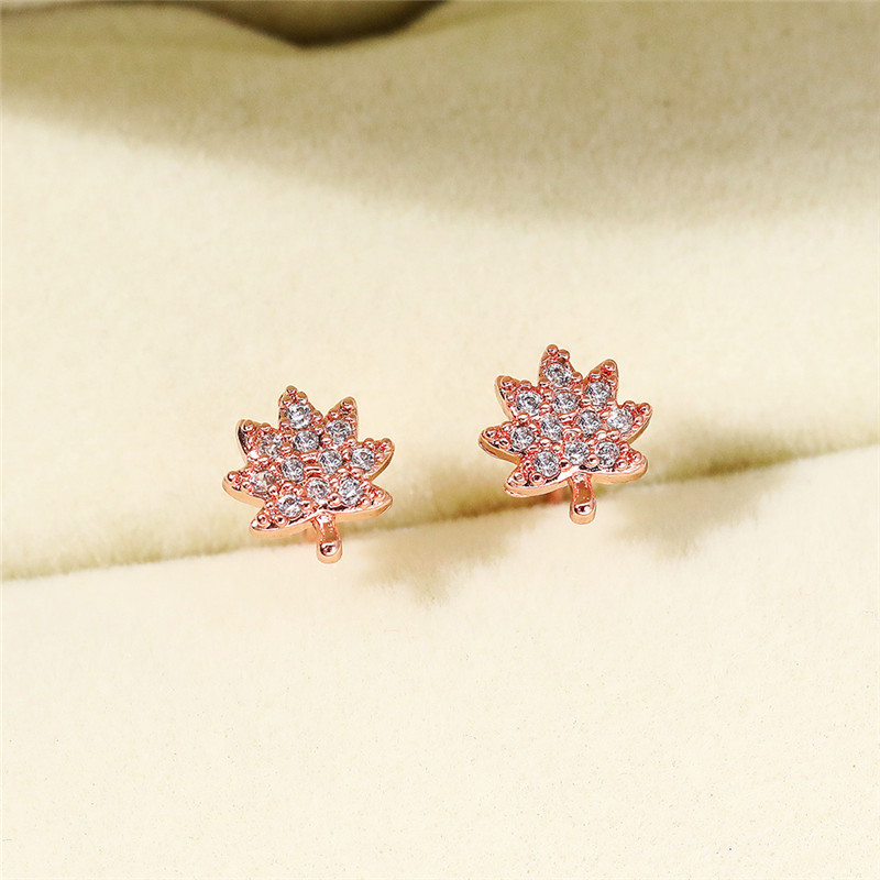 1 Pair Simple Style Shiny Maple Leaf Inlay Copper Zircon Ear Studs display picture 2