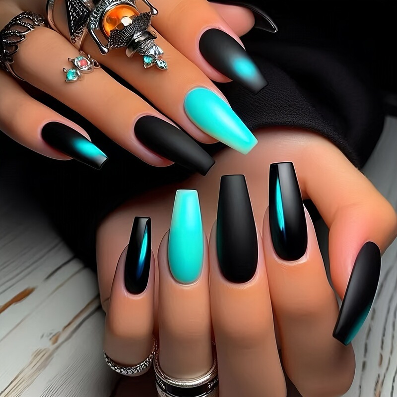 Medium-Length Glossy Gradient Fake Nails Black Nails Cyan Stripes Wearable Nails Elegant Simple Manicure 24 Pieces