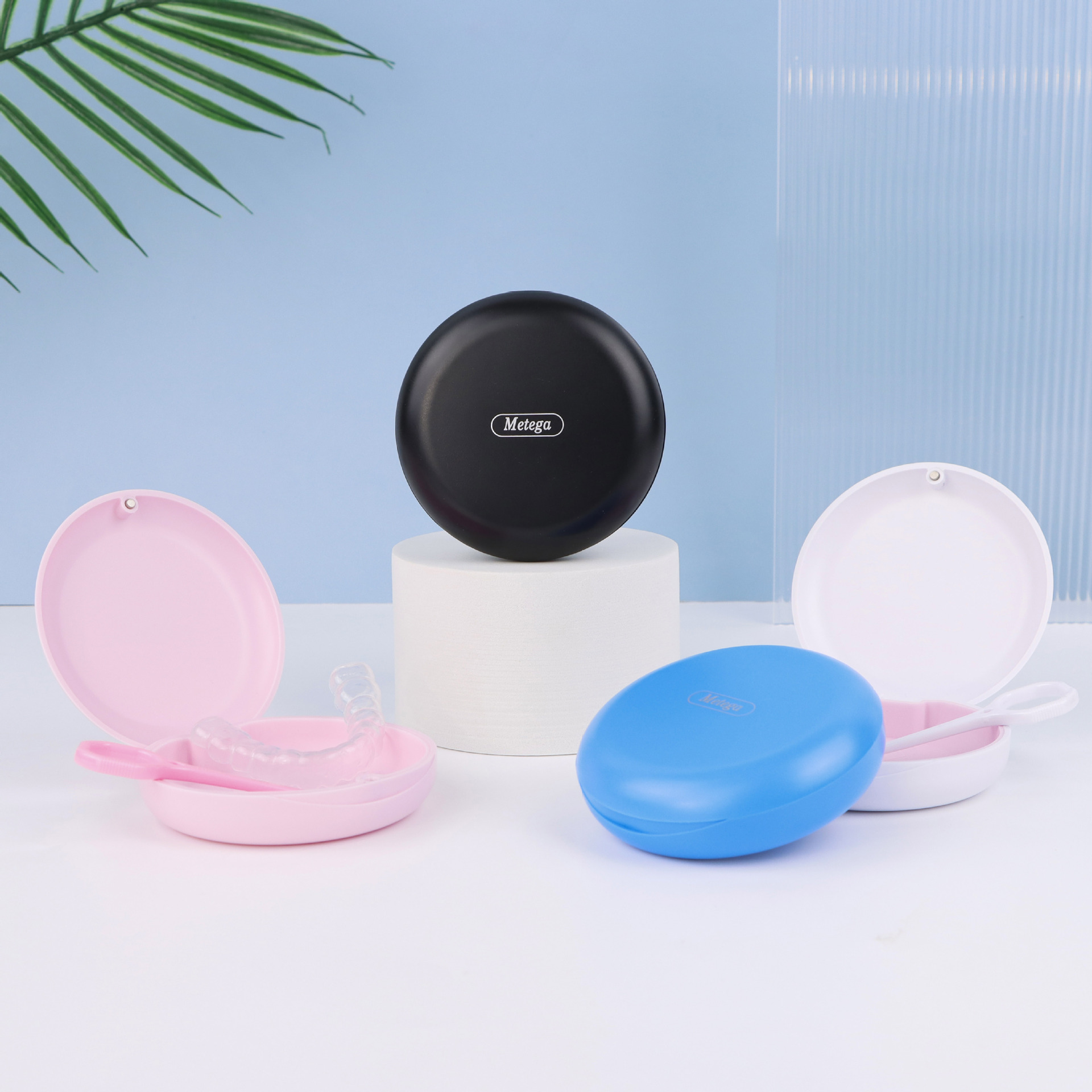 Metega magnetic braces box dustproof portable braces box compact magnetic orthodontic retainer storage box