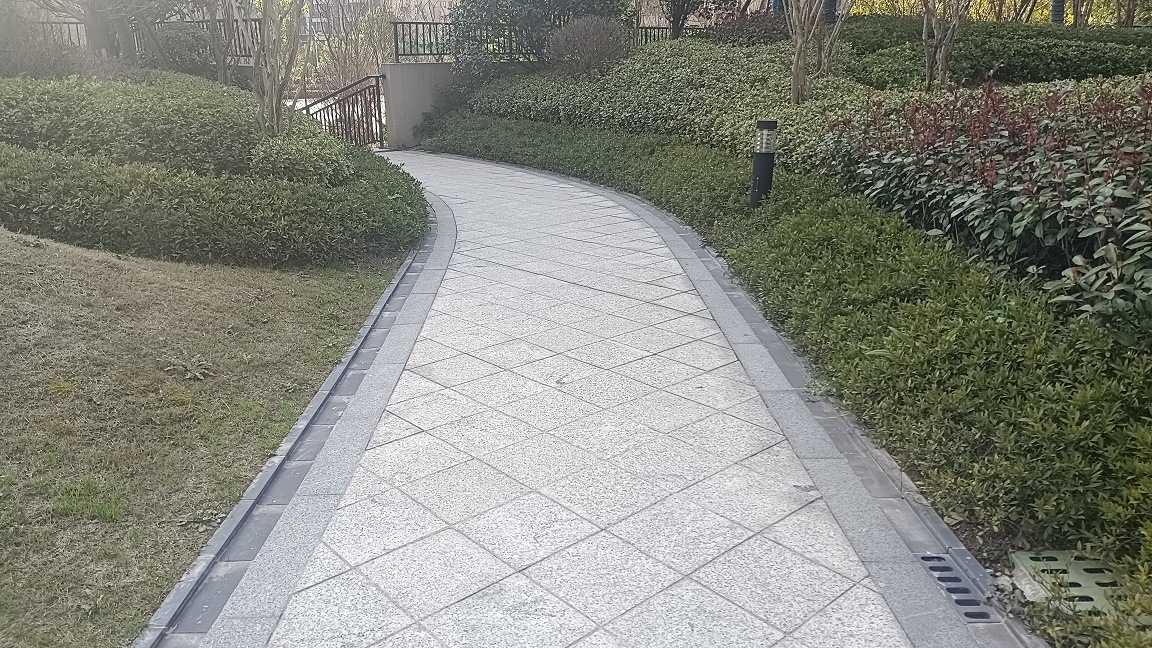 花岗岩石材芝麻白灰黑火烧板黄锈石荔枝面路沿石麻石大理石地铺砖-阿里巴巴
