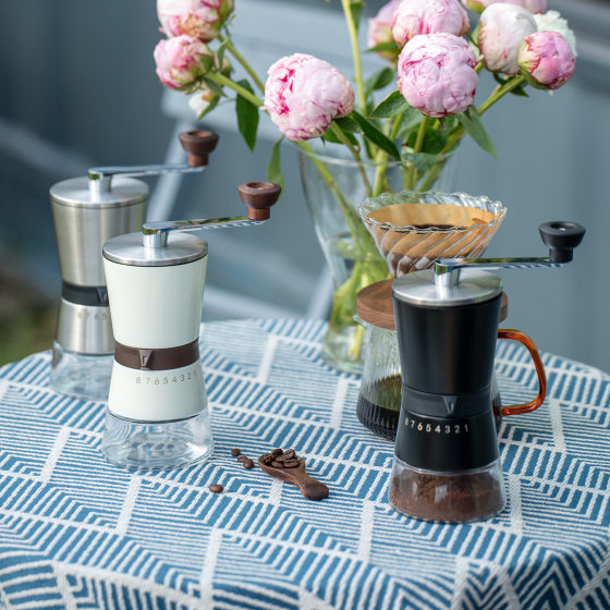 A generation of hand coffee grinder household large capacity coffee grinder thickness adjustable coffee grinding bottle