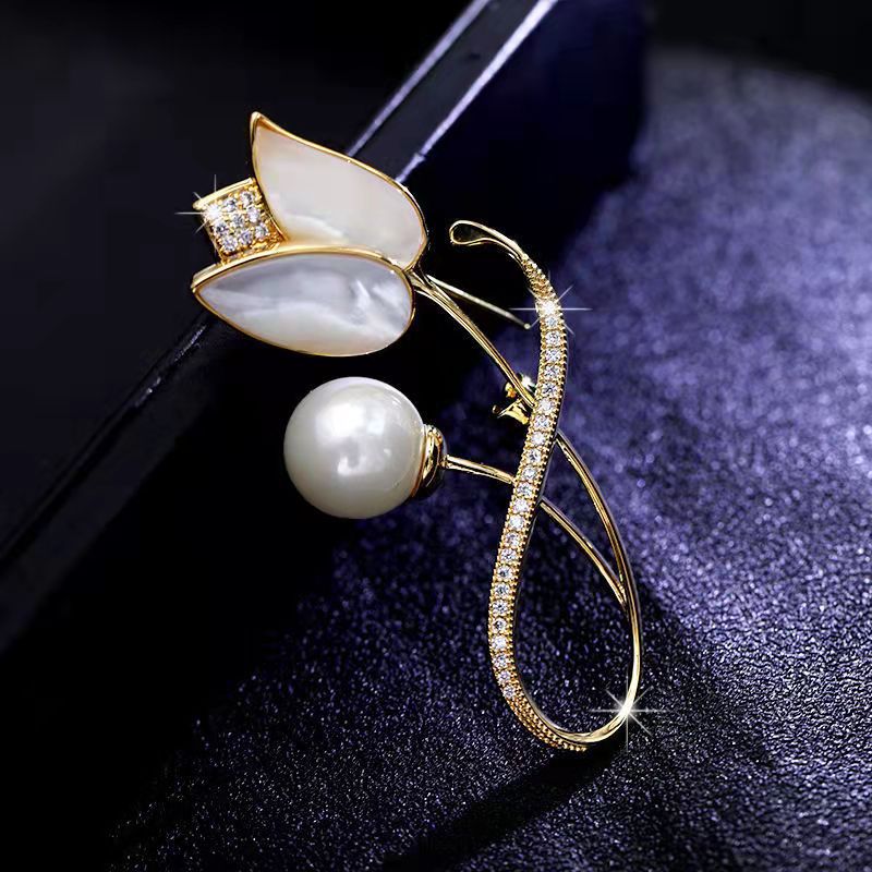 New Style Inlaid Zircon Golden Tulip Brooch Pins for Women Fashion Pearl Dress Corsage Pins Luxury Jewelry Clothing Accessories Brooches