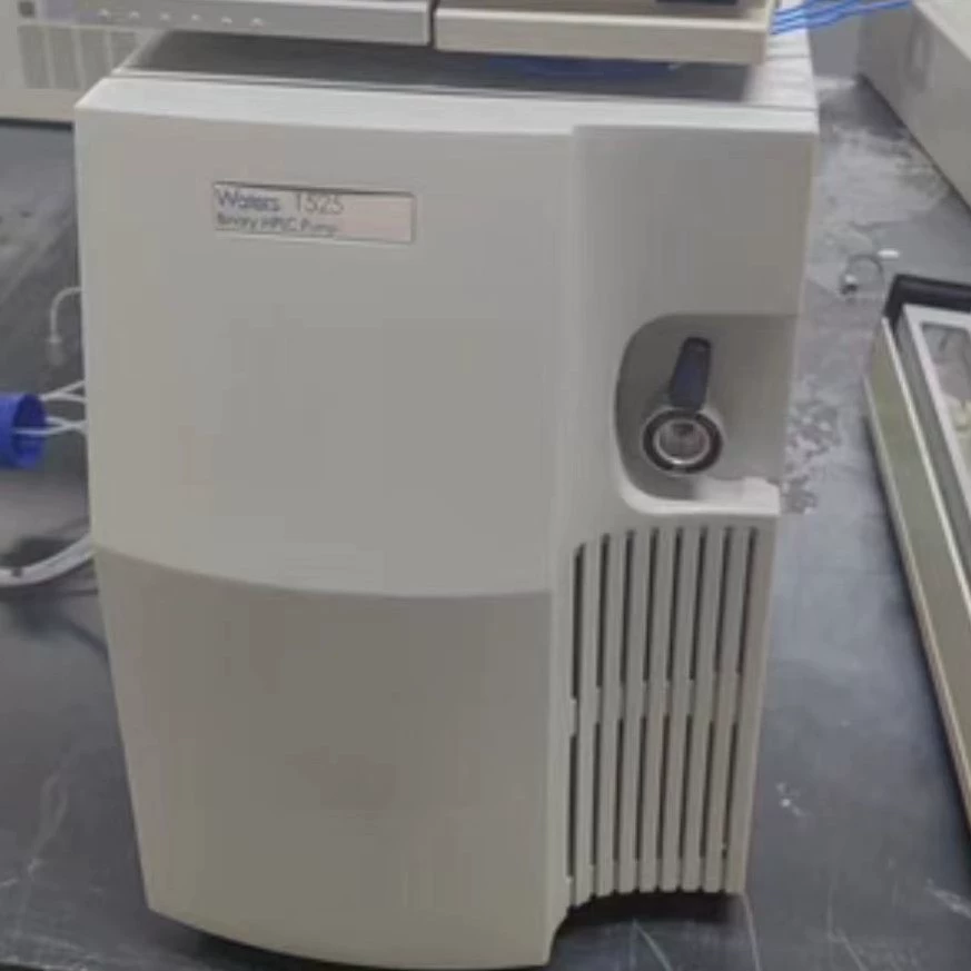 Б/у прибор для жидкостной хроматографии Waters 1525 + дифференциальный детектор 2414 продается дешево.