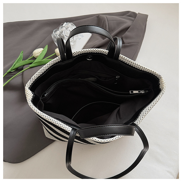 Fashionable large-capacity commuting bag for women 2025 new style, single-shoulder bag for going out to work, casual color-blocking tote bag undefined