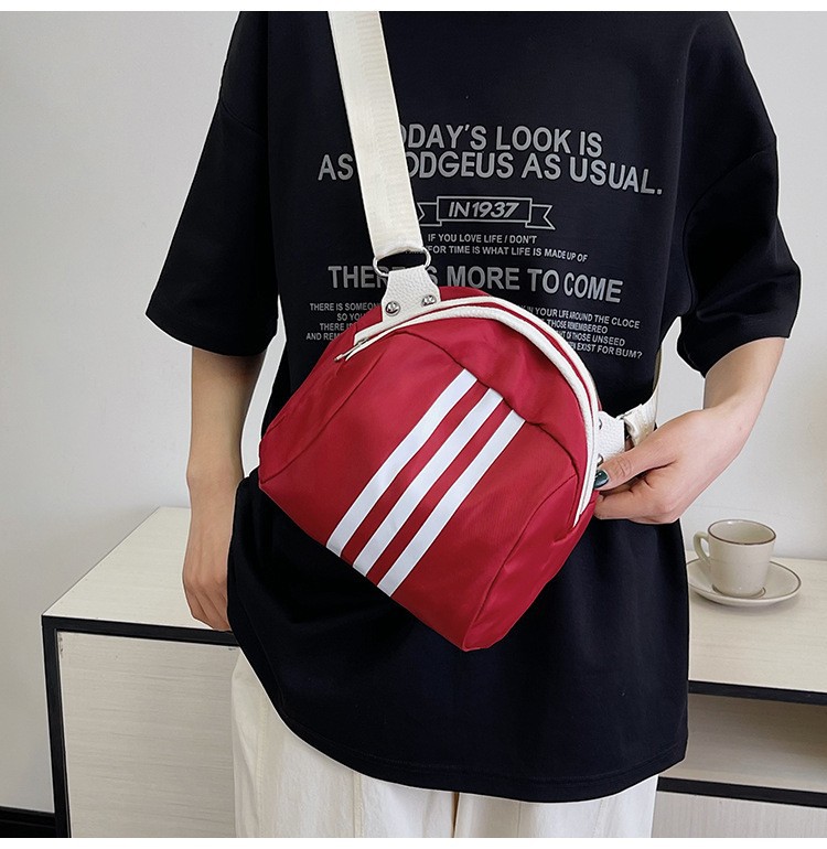 The 2024 new stylish and simple crossbody bag, a large-capacity versatile single-shoulder bag, is popular among students. The three-bar chest bag is selling well Application Scenario