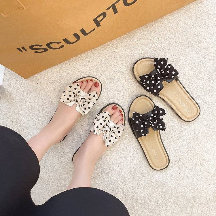 Nuevas pantuflas de mujer para verano, estilo coreano, diseño moderno de mariposa, para uso en exteriores, suela suave antideslizante, sandalias de playa para mujer, venta al por mayor.