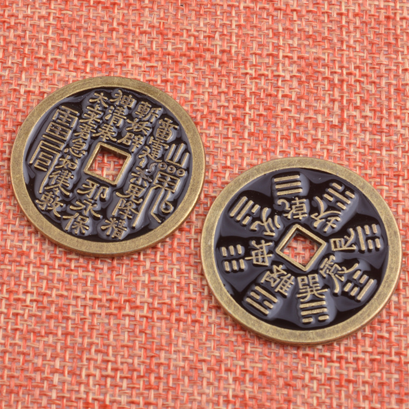 アクセサリーの山鬼銭山鬼はお金を使って骨董品を飾っています。|undefined