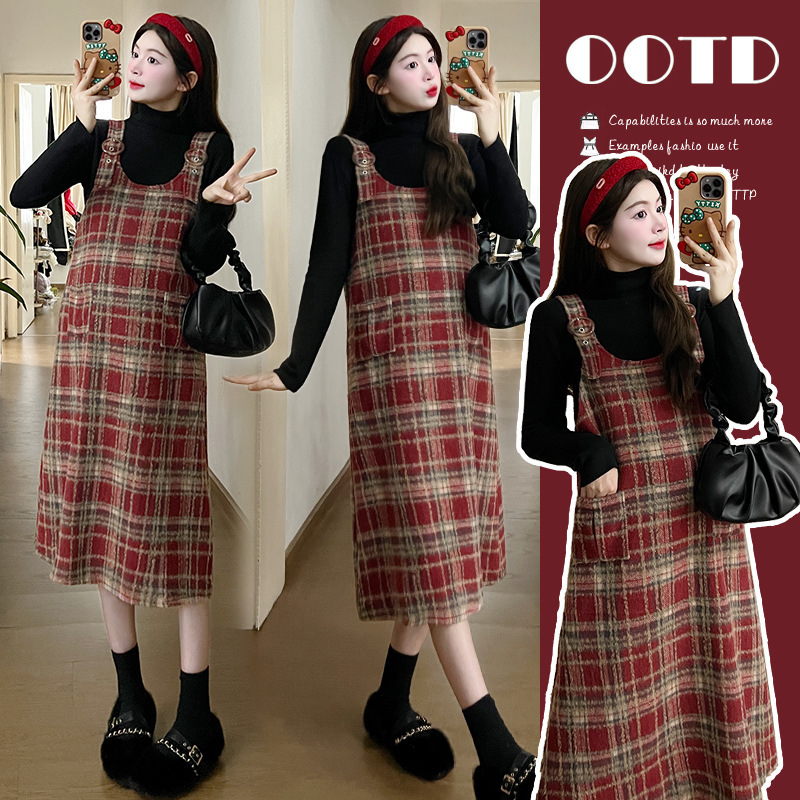Real shot 2023 autumn and winter woolen mid-length thickened retro Christmas essential pregnant women dress