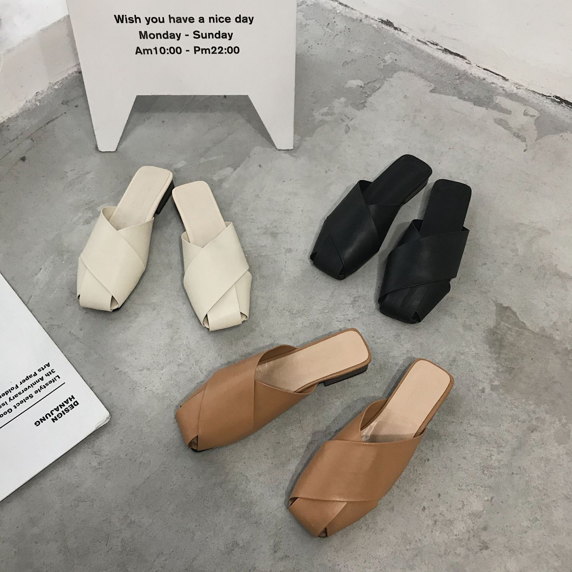 Summer fashionable woven women's slippers flat