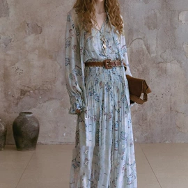 连衣裙;时尚休闲套装;休闲裤