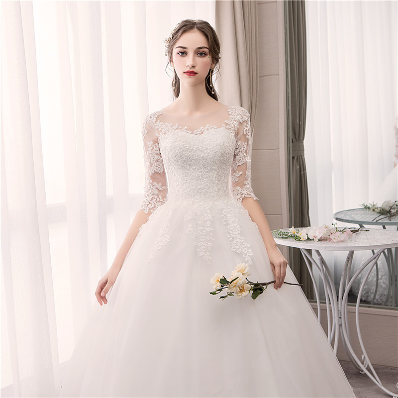 White lace fitted elegant brace for bride