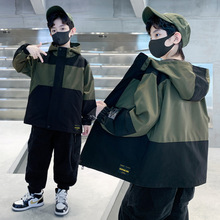 男童秋冬季加厚外套2023年新款洋气儿童冲锋衣男孩冬装中大童棉衣