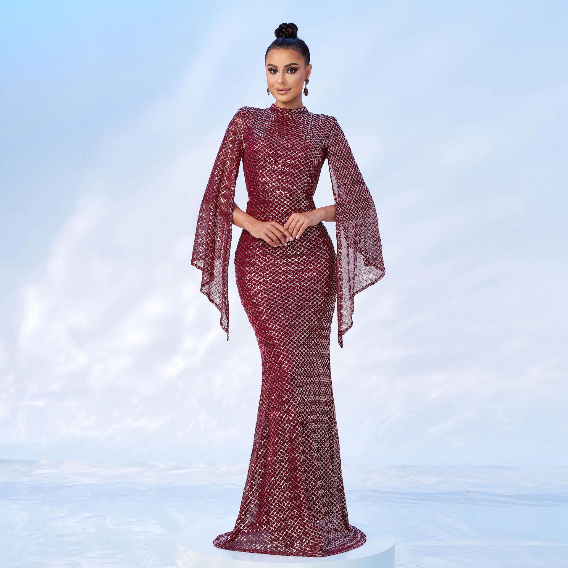 European And American High End Long Sleeved Temperament Round Neck Sexy Long Sequined Banquet Evening Dress Bridesmaid Dress Dress Female_voghion.com
