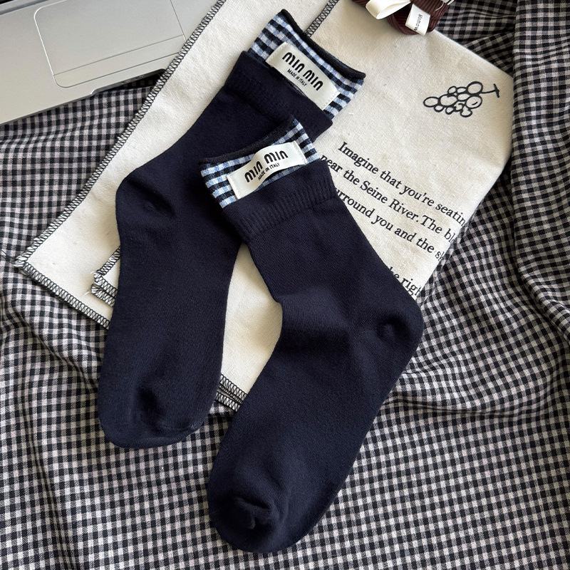 Calcetines Zhuji Calcetines de tubo medio de encaje de costura fina de verano para mujer Miu Departamento Calcetines de pila de estilo universitario Calcetines de mujer