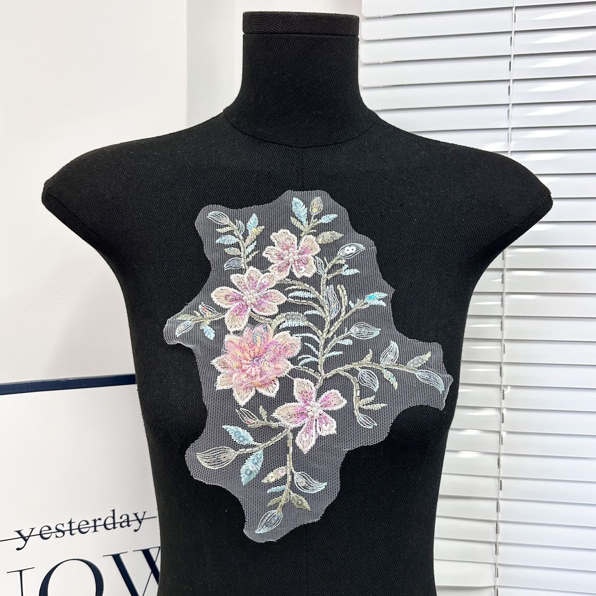 Vintage red de viento bordada hoja de flor hermoso patrón floral ropa collar puño floral estereoscópica pegatinas de ropa