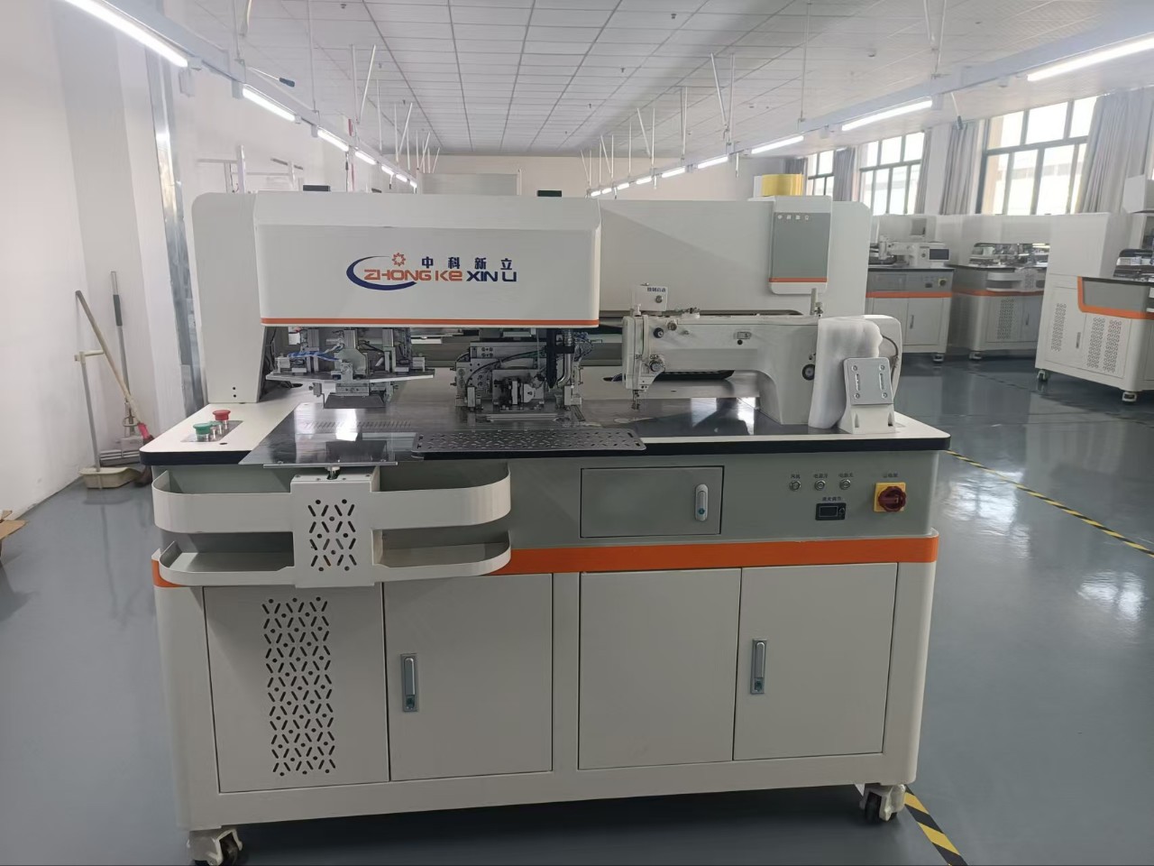 KEDEE máquina de apertura láser automática máquina de apertura de bolsa máquina de fijación de borde de alta eficiencia máquina de coser máquina de bloqueo de borde