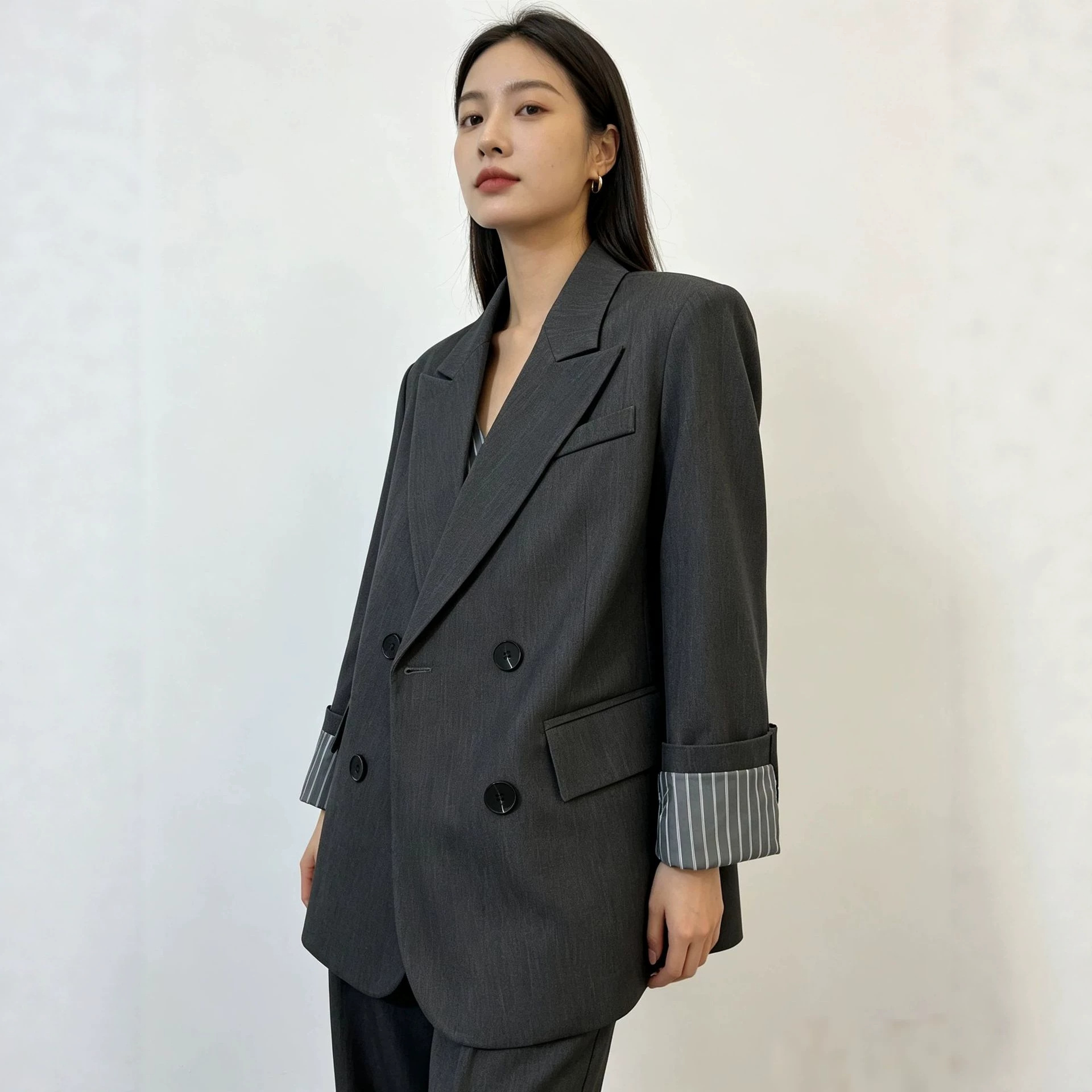 Women's grey suit jacket, new spring/autumn 2025 style, double-breasted, casual, versatile, trendy, and elegant.