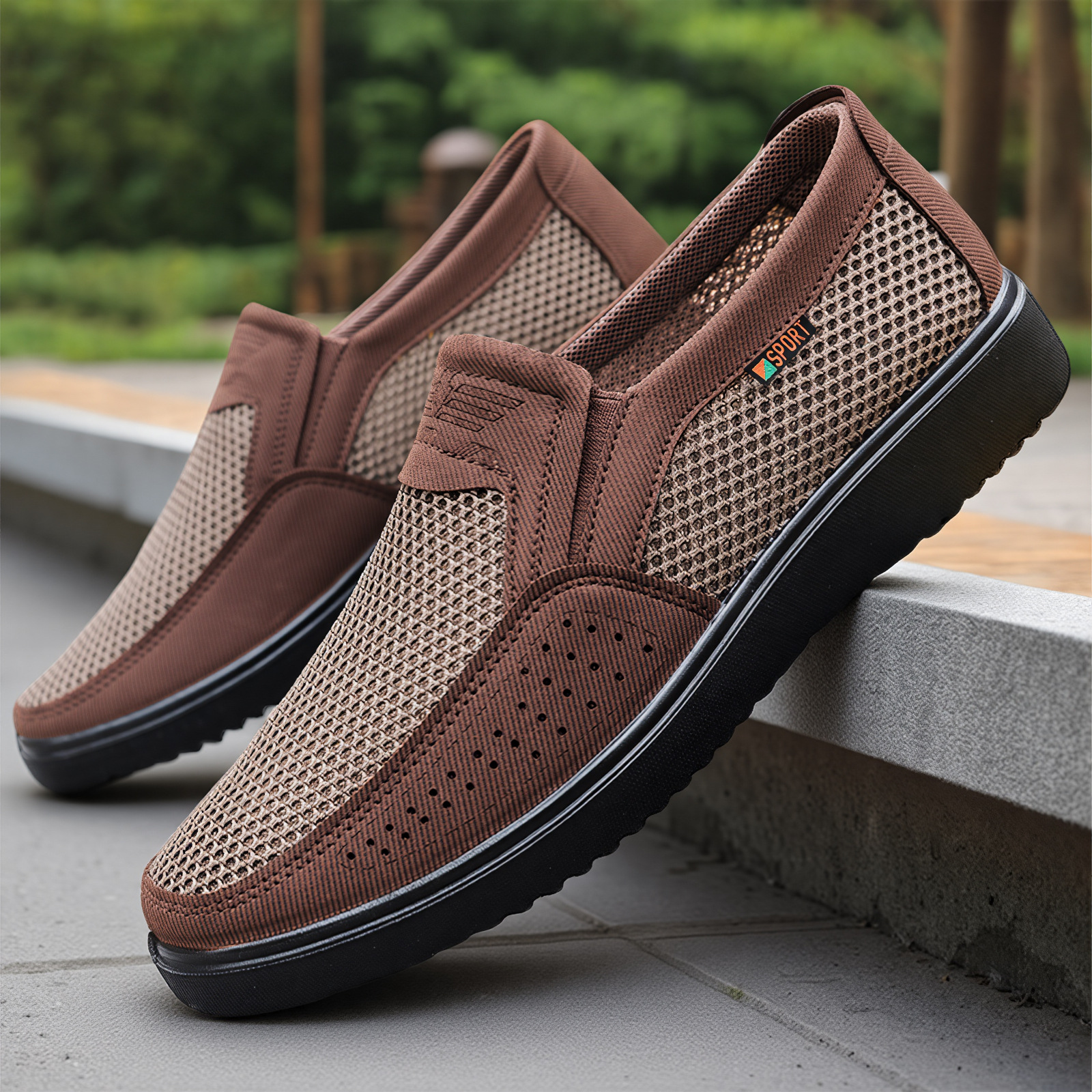 Zapatos de tela estilo Pekín para hombre, zapatillas de malla transpirables de verano, calzado casual sin cordones de suela blanda, zapatos de hombre para dropshipping transfronterizo. 
