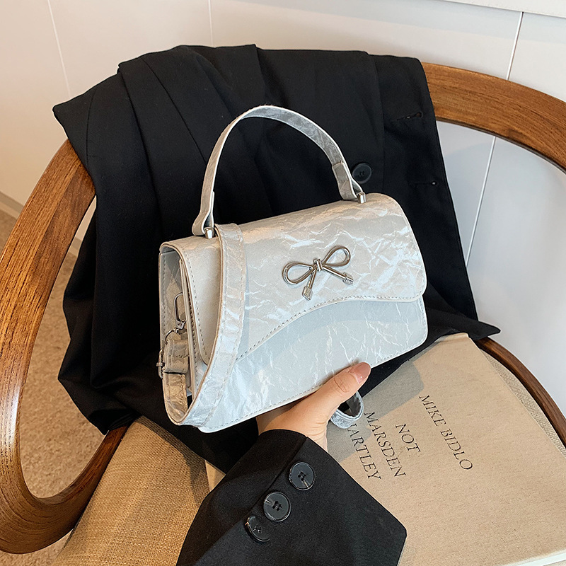 2024 bolso pequeño nuevo estilo mariposa hermosa bolso de mano estilo de moda personalidad ocio nicho bolso pequeño chain backpack