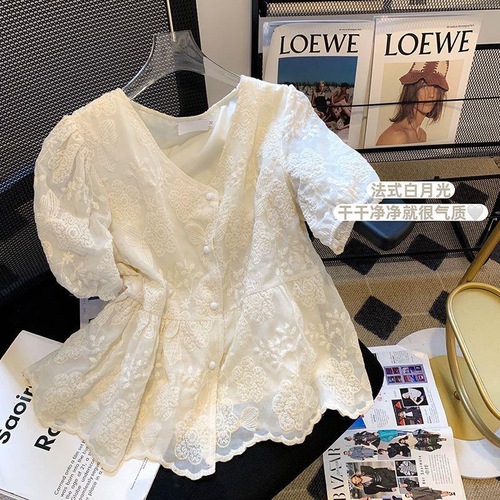 Design-sensory embroidery jacquard craft puff sleeve French design V-neck waist-hugging fashionable loose short-sleeved lace shirt