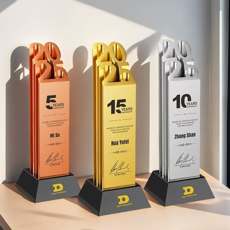 2025新款铝金属大号水晶奖杯刻字UV工艺品公司年会表彰纪念品奖杯