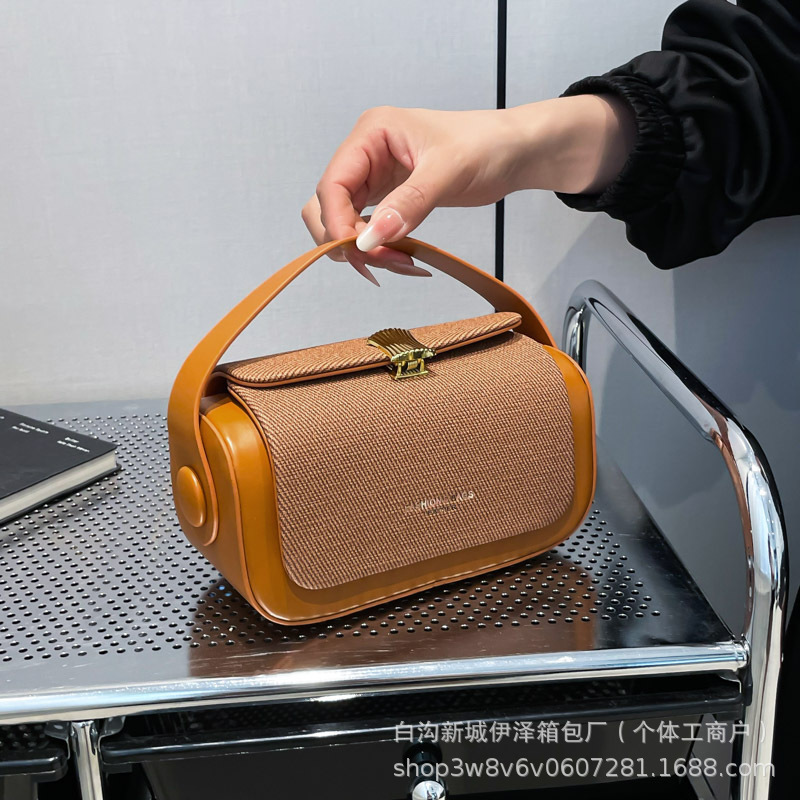 Fashion Trendy High-End Small Square Bag Single Shoulder Crossbody Bag Artistic Simple Handheld Light Luxury Retro Box Bag Wholesale