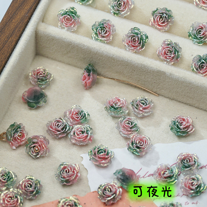 穴のない細いキラキラの柔らかいゴムの花の光はバラの花の片面の彫刻のdiyの手作りの数珠のネイルの携帯電話のケースの材料を変えます。