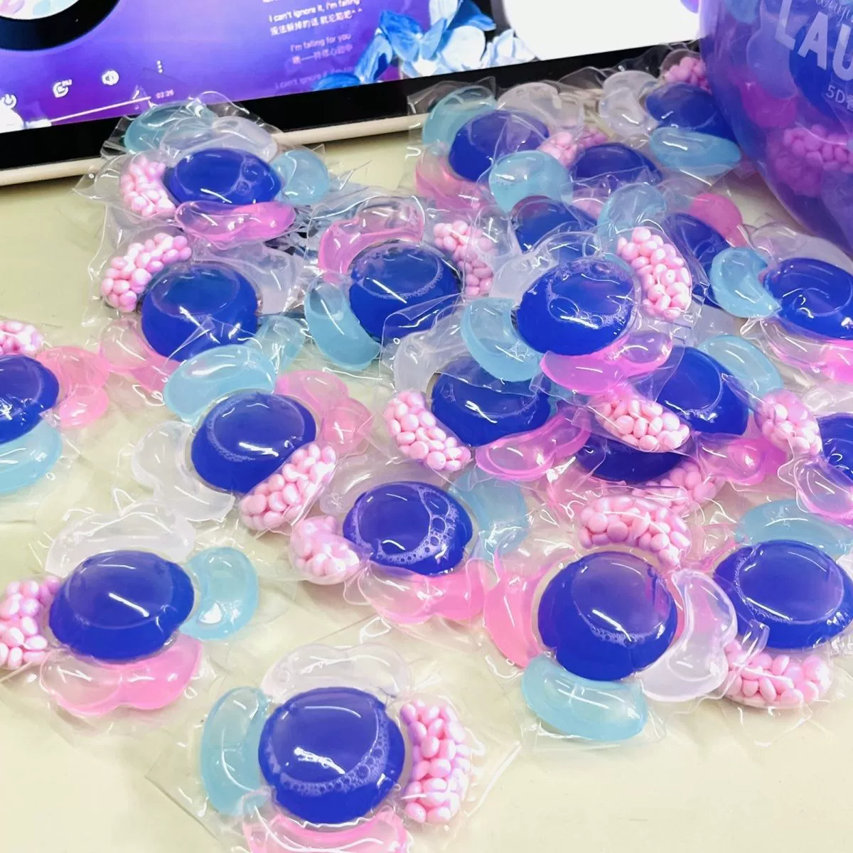 Капсулы для стирки Mayflower 5-в-1: удаление пятен, устранение клещей, очищение, сохранение аромата, аромат гардении, смягчение и удаление пятен