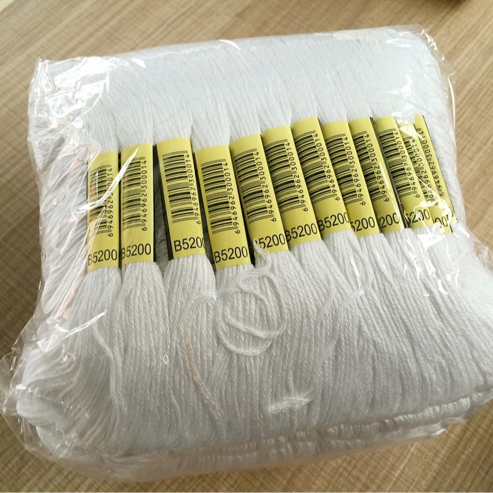 240 8m 지선 색상 번호 B5200 화이트 크로스 자수 실 자수 실 폴리 에스테르 면사 재고 판매