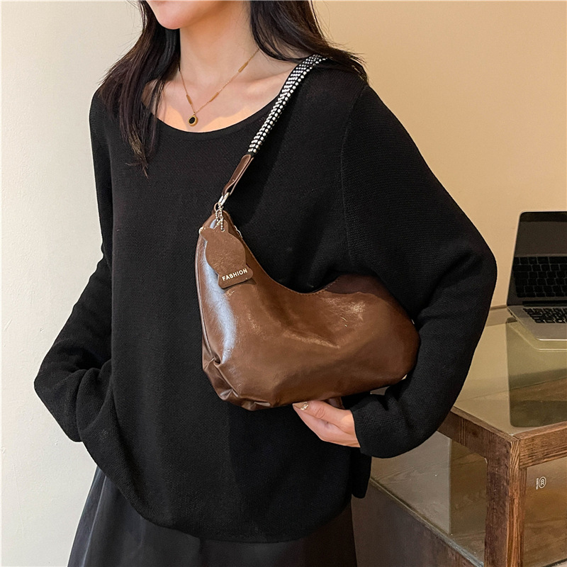 Minimally designed niche women's 2024 new winter underarm casual fashion commuting shoulder bag_voghion.com