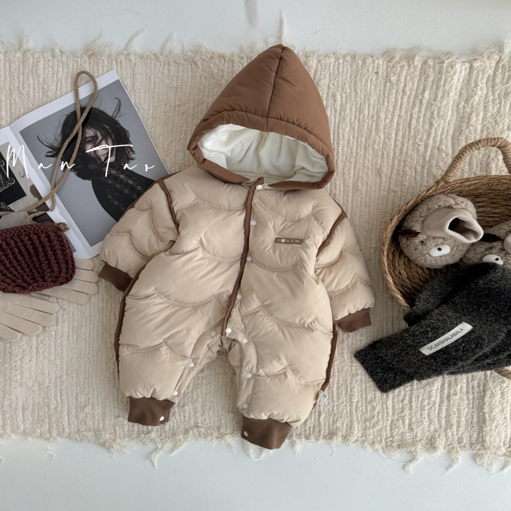 2024 nuevo estilo de invierno bebé coreano estilo occidental a juego, grueso, cálido, cómodo y suave, chaqueta de algodón de una pieza para bebé