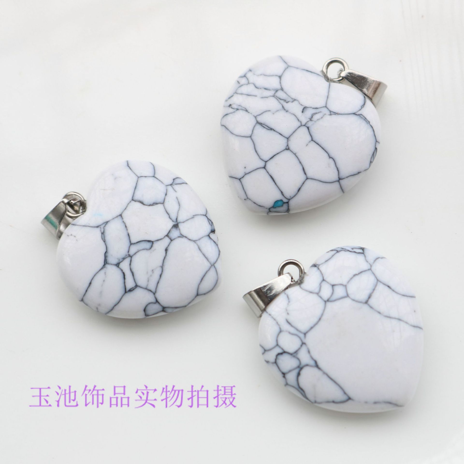 Venta transfronteriza de amor amor amor amoroso colgante verde Dongling pequeño corazón de melocotón colgante orejas accesorios diy