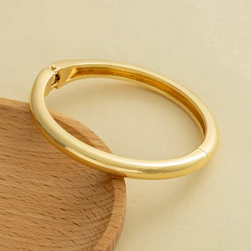 Europa y los Estados Unidos lujo transfronterizo diseño ligero de la industria pesada sensación pulsera metálica brillante abertura pulsera geometría minimalista personalidad amplia joyas