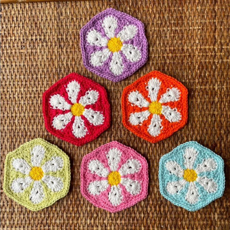 2024 Amazon cross-border new handmade knitted dopamine flower color wool coasters heat insulation mat finished