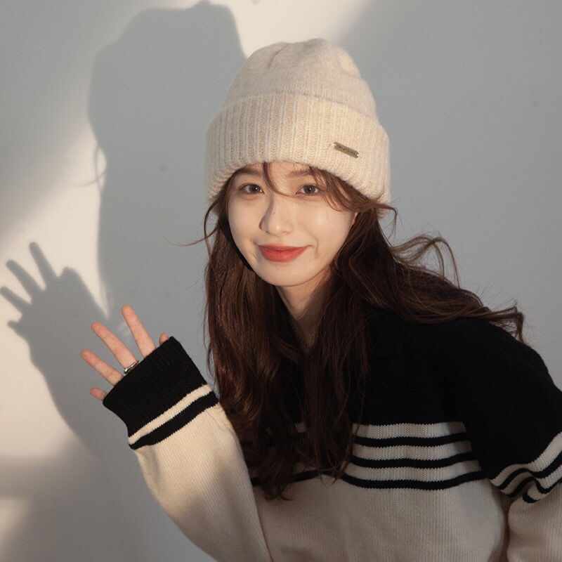 Gorro de invierno femenino, suelto, cálido y estiloso, muestra rostro pequeño