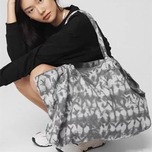 �٤�����������μ������ُ�����Ů�����\�Ӱ������