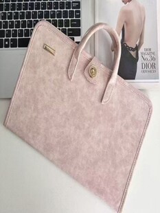 Protective case, laptop, fuchsia bag