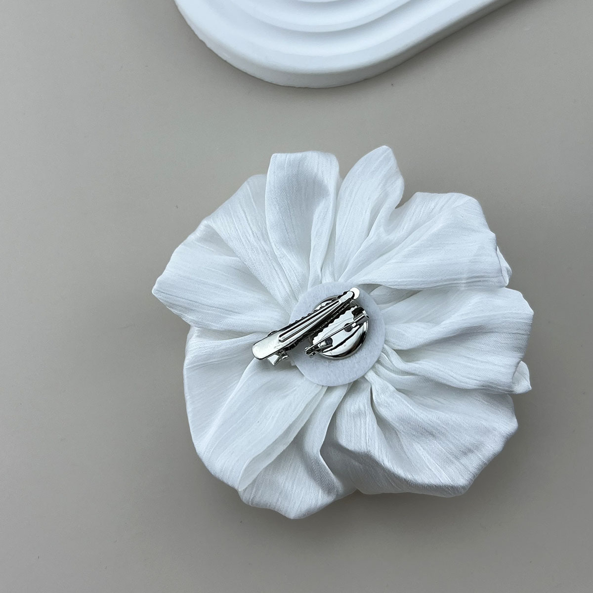 Elegant Flower Cloth Women's Brooches display picture 4