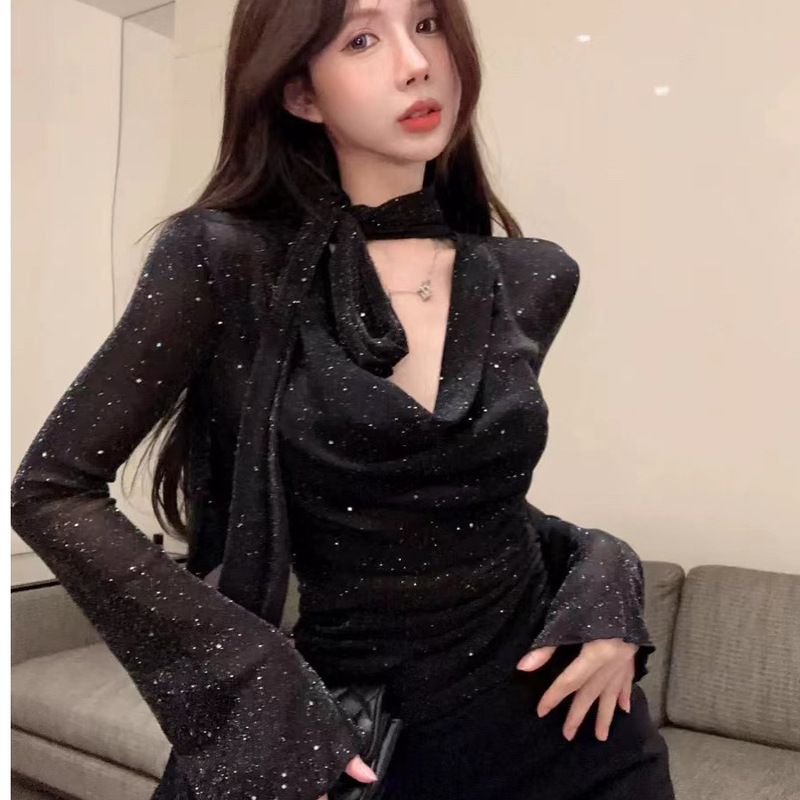 Spice Girl Wing Collar Autumn and Winter Black Temperament Strap Design Long Sleeve T-shirt Sexy Pure Desire Niche Top ins Spice Girl Wing Collar Autumn and Winter Black Temperament Strap Design Long Sleeve T-shirt Sexy Pure Desire Niche Top ins